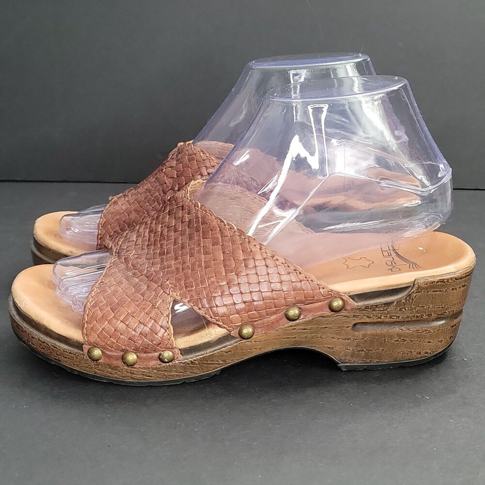 Dansko 38 Womens Tan Leather Embossed Basketweave Platform Wedge Slide Sandals